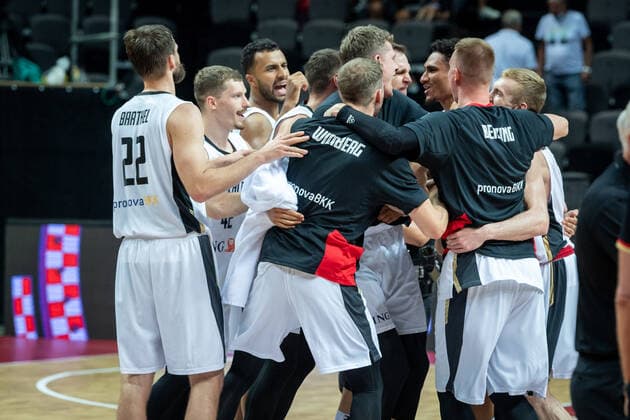 Basketball Split 03.07.2021 Olympia-Qualifikation FIBA Olympic Qualifying Tournament 2020 Halbfinale Deutschland (GER) - Kroatien (CRO) Jubel Deutschland nach dem Spiel über den Sieg