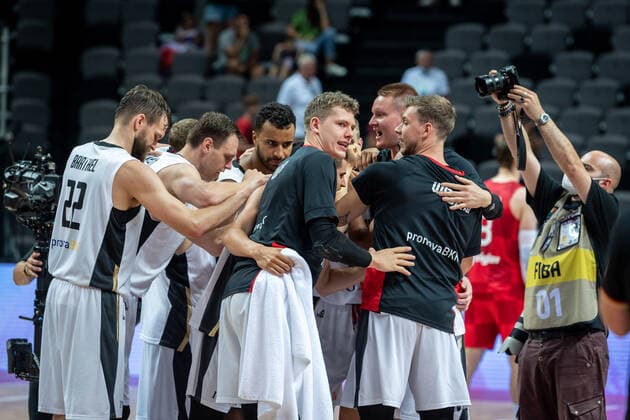 Basketball Split 03.07.2021 Olympia-Qualifikation FIBA Olympic Qualifying Tournament 2020 Halbfinale Deutschland (GER) - Kroatien (CRO) Jubel Deutschland nach dem Spiel über den Sieg Moritz Wagner (Deutschland, No.13) Jan Niklas Wimberg (Deutschland, No.06) Robin Benzing (Deutschland, No.12) Johannes Thiemann (Deutschland, No.32) Johannes Voigtmann (Deutschland, No.07) Danilo Barthel (Deutschland, No.22) und andere