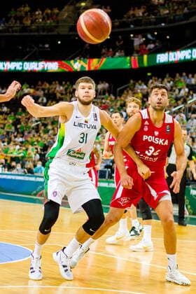 KOWNO, ZALGIRIO ARENA 03.07.2021 KWALIFIKACJE OLIMPIJSKIE TOKYO 2020 FIBA OLYMPIC QUALIFYING TOURNAMENT 2020 POLFINAL SEMIFINAL LITWA - POLSKA LITHUANIA - POLAND NZ ROKAS GIEDRAITIS (31), ADAM HRYCANIUK (34) Pawel Pietranik NEWSPIX.pl --- Newspix.pl  PIETRANIK030721_095