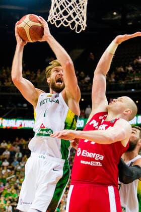 KOWNO, ZALGIRIO ARENA 03.07.2021 KWALIFIKACJE OLIMPIJSKIE TOKYO 2020 FIBA OLYMPIC QUALIFYING TOURNAMENT 2020 POLFINAL SEMIFINAL LITWA - POLSKA LITHUANIA - POLAND NZ DOMANTAS SABONIS (11), DAMIAN KULIG (77) Pawel Pietranik NEWSPIX.pl --- Newspix.pl  PIETRANIK030721_112