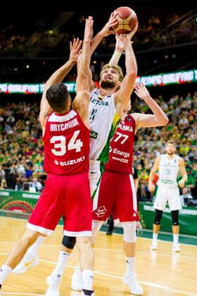 KOWNO, ZALGIRIO ARENA 03.07.2021 KWALIFIKACJE OLIMPIJSKIE TOKYO 2020 FIBA OLYMPIC QUALIFYING TOURNAMENT 2020 POLFINAL SEMIFINAL LITWA - POLSKA LITHUANIA - POLAND NZ ADAM HRYCANIUK (34), DOMANTAS SABONIS (11) Pawel Pietranik NEWSPIX.pl --- Newspix.pl  PIETRANIK030721_118
