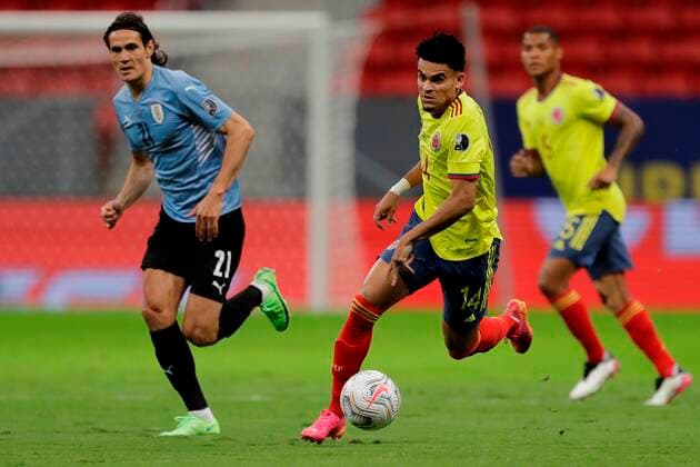 Uruguay s Edinson Cavani in action against Colombia s Luis Diaz, during a match for the quarterfinals of the Copa America at the Mane Garrincha stadium in Brasilia, Brazil, 03 July 2021. Uruguay - Colombia !ACHTUNG: NUR REDAKTIONELLE NUTZUNG!  Copyright: xJoedsonxAlvesx AMDEP6074 20210703-debe3e8b3cce0aced655049ec9e90ebf6957a70c