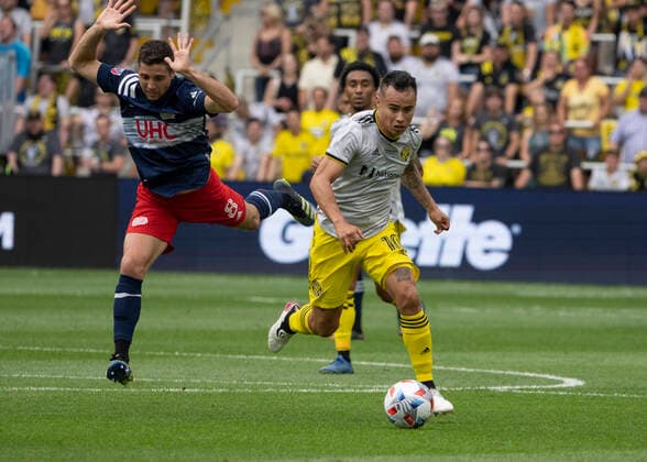 COLUMBUS, OH - JULY 03: Lucas Zelarrayan 10 of Columbus Crew and Matt Polster 8 of New England Revolution battle for the ball during the game between the Columbus Crew and the New England Revolution at Lower.com Field in Columbus, Ohio on July 3, 2021. (Photo by Jason Mowry Icon Sportswire) SOCCER: JUL 03 MLS, Fussball Herren, USA - New England Revolution at Columbus Crew Icon2107030017