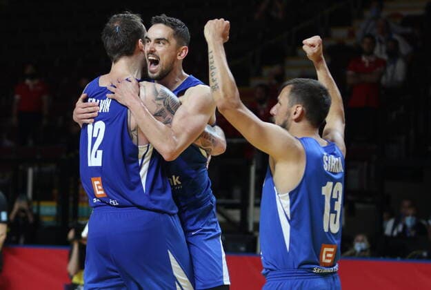 July 3, 2021, Victoria, BC, Canada: Czech Republic s Tomas Satoransky, centre, celebrates with teammates Ondrej Balvin, left, and Jakub Sirina during overtime of FIBA Men s Olympic Qualifying semifinal basketball action against Canada at Memorial Arena in Victoria, B.C., on Saturday, July 3, 2021. Tomas Satoransky, Ondrej Balvin,Jakub Sirina - ZUMAc35_ 20210703_zaf_c35_025 Copyright: xChadxHipolitox