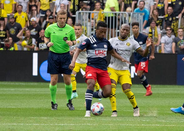 COLUMBUS, OH - JULY 03: Darlington Nagbe 6 of Columbus Crew and New England Revolution battle for the ball during the game between the Columbus Crew and the New England Revolution at Lower.com Field in Columbus, Ohio on July 3, 2021. (Photo by Jason Mowry Icon Sportswire) SOCCER: JUL 03 MLS, Fussball Herren, USA - New England Revolution at Columbus Crew Icon2107030041