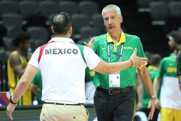 (210704) -- SPLIT, July 4, 2021 -- Brazilian Head Coach Aleksandar Petrovic (R) shakes hand with Mexican Head Coach Omar Quintero after the 2020 FIBA Olympic Qualifying Tournament semi-final match between Brazil and Mexico in Split, Croatia, July 3, 2021. ( Pixsell via Xinhua) (SP) CROATIA-SPLIT-FIBA OQT-SEMI-FINALS-BRAZIL VS MEXICO IvoxCagalj 