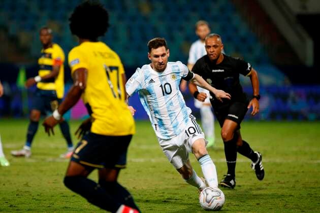 Argentina s Lionel Messi in action against Ecuador, during a match for the quarterfinals of the Copa America at the Pedro Ludovico Teixeira Olympic Stadium in Goiania, Brazil, 03 July 2021. Argentina - Ecuador !ACHTUNG: NUR REDAKTIONELLE NUTZUNG!  Copyright: xAlbertoxValdesx AME051 20210704-196b14a257983826efd42a50d00f8cd4fdfe32ca