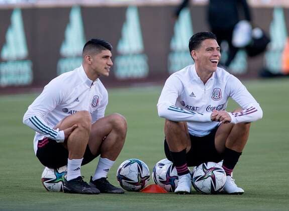 Alan Pulido 11 and Hector Moreno 15 of the Mexican national team, Nationalteam prior to their MexTour game with the National Team of Nigeria on Saturday, July 3, 2021 at the Los Angeles Memorial Coliseum in Los Angeles, California. Mexico vs. Nigeria !ACHTUNG: NUR REDAKTIONELLE NUTZUNG!  Copyright: xARMANDOxARORIZOx AME124 20210704-3004b37a97b761de52a2a3147b84c873abd57fea