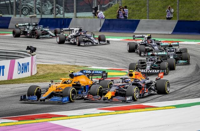 SPIELBERG - Lando Norris (McLaren) and Sergio Perez (Red Bull Racing) in action during the Formula 1 Grand Prix of Austria. The Grand Prix took place at the Red Bull Ring race track in the state of Styria. REMKO DE WAAL W xVIxANPxSportx xxANPxIVx