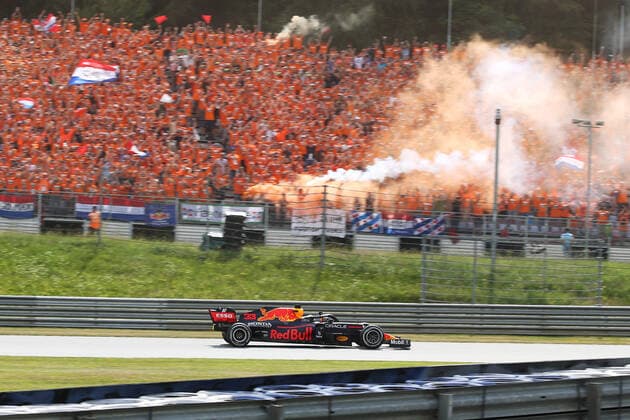 FORMULA 1 - GP of Austria 2021 SPIELBERG,AUSTRIA,04.JUL.21 - MOTORSPORTS, FORMULA 1 - Grand Prix of Austria, Red Bull Ring. Image shows Max Verstappen (NED Red Bull Racing) and fans.  GEPAxpictures xManfredxBinder