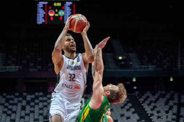 Basketball Split 04.07.2021 Olympia-Qualifikation FIBA Olympic Qualifying Tournament 2020 Finale Deutschland (GER) - Brasilien (BRA) Johannes Thiemann (Deutschland, No.32) Rafael Luz (Brasilien, No.05)