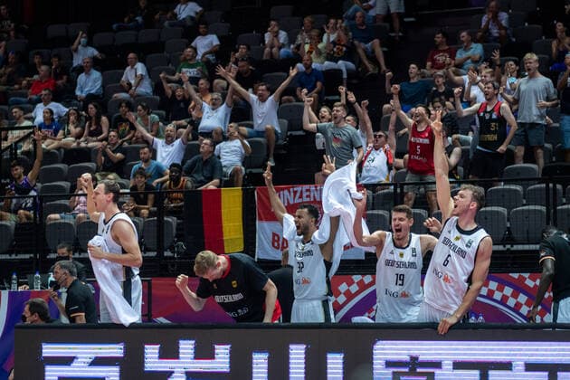 Basketball Split 04.07.2021 Olympia-Qualifikation FIBA Olympic Qualifying Tournament 2020 Finale Deutschland (GER) - Brasilien (BRA) Jubel Deutschland Johannes Voigtmann (Deutschland, No.07) Nils Giffey (Deutschland, No.05) Johannes Thiemann (Deutschland, No.32) Lukas Wank (Deutschland, No.19) Jan Niklas Wimberg (Deutschland, No.06) vlnr.