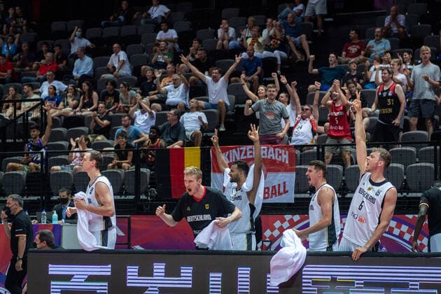Basketball Split 04.07.2021 Olympia-Qualifikation FIBA Olympic Qualifying Tournament 2020 Finale Deutschland (GER) - Brasilien (BRA) Jubel Deutschland Johannes Voigtmann (Deutschland, No.07) Nils Giffey (Deutschland, No.05) Johannes Thiemann (Deutschland, No.32) Lukas Wank (Deutschland, No.19) Jan Niklas Wimberg (Deutschland, No.06) vlnr.