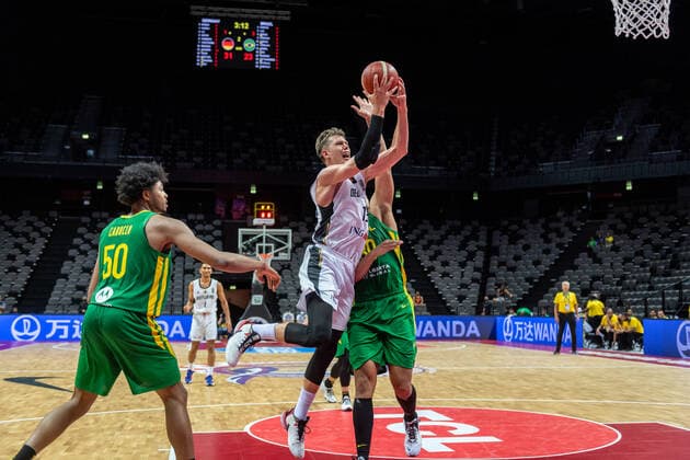 Basketball Split 04.07.2021 Olympia-Qualifikation FIBA Olympic Qualifying Tournament 2020 Finale Deutschland (GER) - Brasilien (BRA) Moritz Wagner (Deutschland, No.13) Rafael Hettsheimeir (Brasilien, No.30) Bruno Caboclo (Brasilien, No.50)