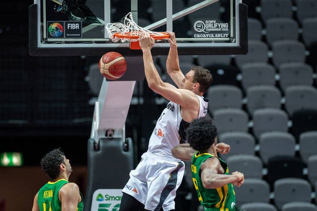 Basketball Split 04.07.2021 Olympia-Qualifikation FIBA Olympic Qualifying Tournament 2020 Finale Deutschland (GER) - Brasilien (BRA) Johannes Voigtmann (Deutschland, No.07) Bruno Caboclo (Brasilien, No.50)