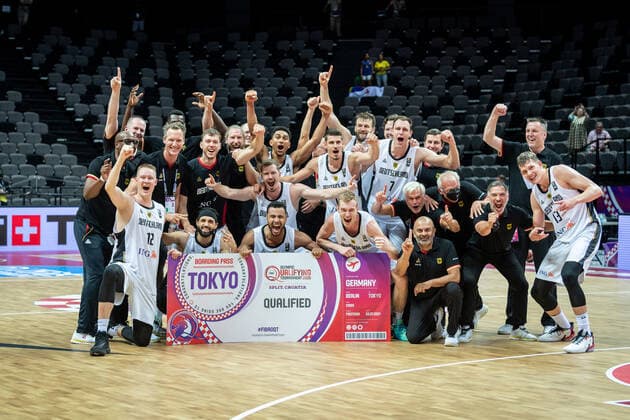 Basketball Split 04.07.2021 Olympia-Qualifikation FIBA Olympic Qualifying Tournament 2020 Finale Deutschland (GER) - Brasilien (BRA) Deutschland besiegt Brasilien und qualifiziert sich für die Olympischen Spiele in Tokyo Jubel Team Deutschland