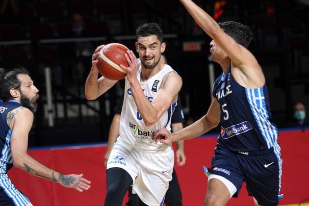 July 4, 2021, Victoria, BC, Canada: Czech Republic s Tomas Satoransky drives as Greece s Giannoulis Larentzakis defends during the first half of FIBA Men s Olympic Qualifying final basketball action at Memorial Arena in Victoria, B.C., on Sunday, July 4, 2021. Tomas Satoransky  - ZUMAc35_ 20210704_zaf_c35_036 Copyright: xChadxHipolitox
