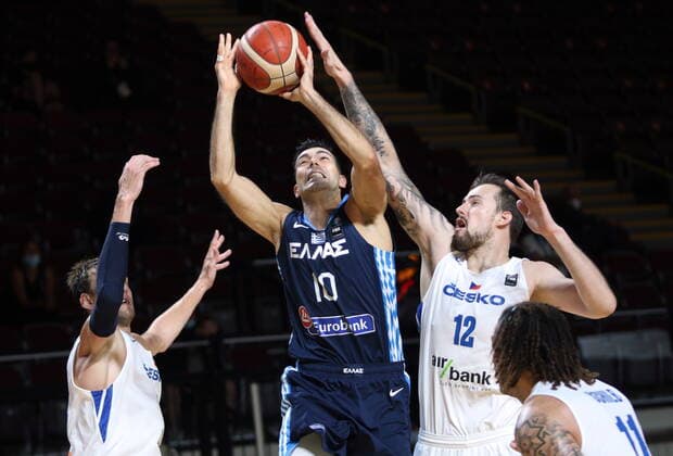 July 4, 2021, Victoria, BC, Canada: Czech Republic s Jan Vesely, left, and Ondrej Balvin defend against Greece s Kostas Sloukas during the second half of FIBA Men s Olympic Qualifying final basketball action at Memorial Arena in Victoria, B.C., on Sunday, July 4, 2021. Jan Vesely,Ondrej Balvin,Kostas Sloukas - ZUMAc35_ 20210704_zaf_c35_046 Copyright: xChadxHipolitox