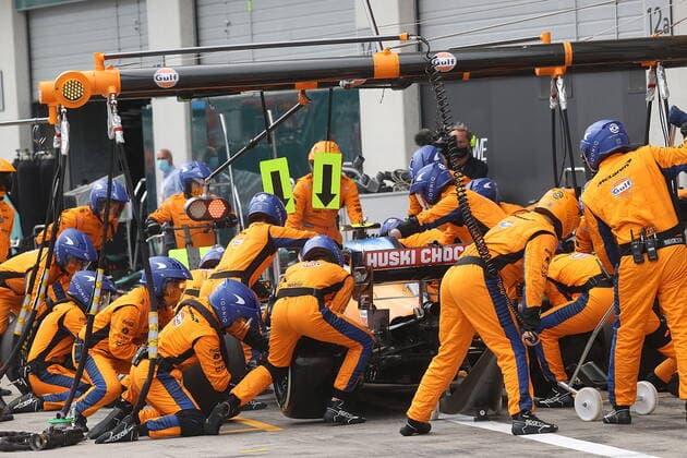 Formula 1 BWT Grosser Preis von Österreich 2021 04.07.2021, Red Bull Ring , Spielberg, Formula 1 BWT Grosser Preis von Österreich 2021 , im Bild Boxenstop für Lando Norris (GBR 4), McLaren F1 Team