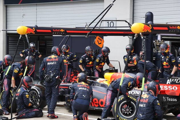 Formula 1 BWT Grosser Preis von Österreich 2021 04.07.2021, Red Bull Ring , Spielberg, Formula 1 BWT Grosser Preis von Österreich 2021 , im Bild Boxenstop für Max Verstappen (NEL 33), Red Bull Racing Honda