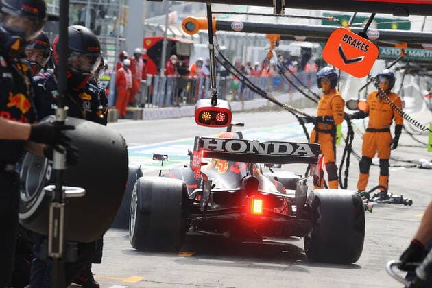 Formula 1 BWT Grosser Preis von Österreich 2021 04.07.2021, Red Bull Ring , Spielberg, Formula 1 BWT Grosser Preis von Österreich 2021 , im Bild Boxenstop für Max Verstappen (NEL 33), Red Bull Racing Honda