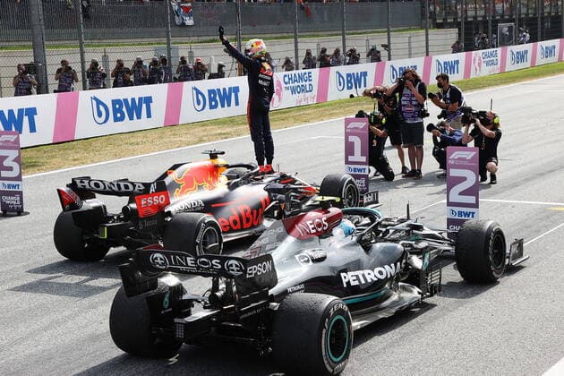 Formula 1 BWT Grosser Preis von Österreich 2021 04.07.2021, Red Bull Ring , Spielberg, Formula 1 BWT Grosser Preis von Österreich 2021 , im Bild Sieger Max Verstappen (NEL 33), Red Bull Racing Honda, 2.Platz für Valtteri Bottas (FIN 77), Mercedes-AMG Petronas Formula One Team