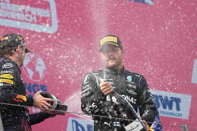Formula 1 BWT Grosser Preis von Österreich 2021 04.07.2021, Red Bull Ring , Spielberg, Formula 1 BWT Grosser Preis von Österreich 2021 , im Bild Sieger Max Verstappen (NEL 33), Red Bull Racing Honda, 2.Platz für Valtteri Bottas (FIN 77), Mercedes-AMG Petronas Formula One Team