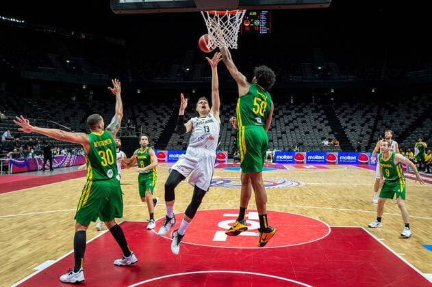 Basketball Split 04.07.2021 Olympia-Qualifikation FIBA Olympic Qualifying Tournament 2020 Finale Deutschland (GER) - Brasilien (BRA) Moritz Wagner (Deutschland, No.13) Bruno Caboclo (Brasilien, No.50) Rafael Hettsheimeir (Brasilien, No.30)