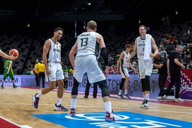 Basketball Split 04.07.2021 Olympia-Qualifikation FIBA Olympic Qualifying Tournament 2020 Finale Deutschland (GER) - Brasilien (BRA) Jubel Moritz Wagner (Deutschland, No.13) Maodo Lo (Deutschland, No.04) Johannes Voigtmann (Deutschland, No.07)