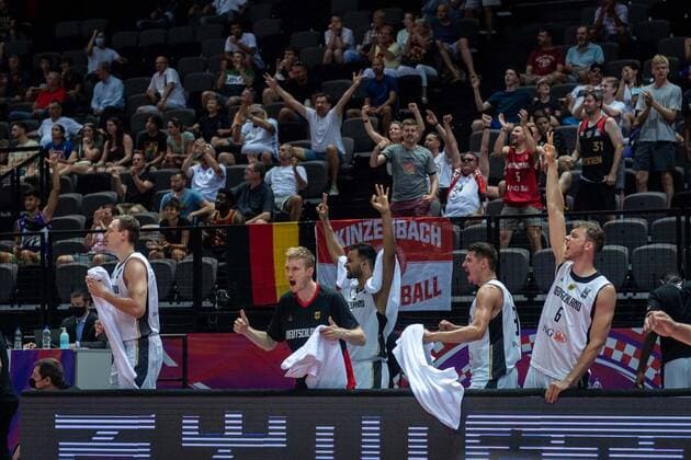 Basketball Split 04.07.2021 Olympia-Qualifikation FIBA Olympic Qualifying Tournament 2020 Finale Deutschland (GER) - Brasilien (BRA) Jubel Deutschland Johannes Voigtmann (Deutschland, No.07) Nils Giffey (Deutschland, No.05) Johannes Thiemann (Deutschland, No.32) Lukas Wank (Deutschland, No.19) Jan Niklas Wimberg (Deutschland, No.06) vlnr.