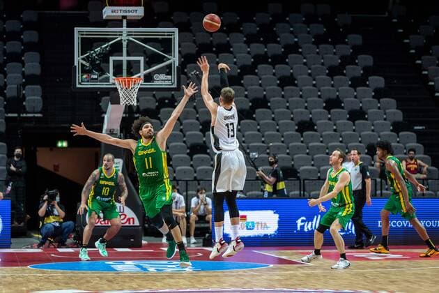 Basketball Split 04.07.2021 Olympia-Qualifikation FIBA Olympic Qualifying Tournament 2020 Finale Deutschland (GER) - Brasilien (BRA) Moritz Wagner (Deutschland, No.13) Anderson Varejao (Brasilien, No.11)