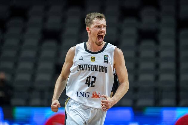 Basketball Split 04.07.2021 Olympia-Qualifikation FIBA Olympic Qualifying Tournament 2020 Finale Deutschland (GER) - Brasilien (BRA) Andreas Obst (Deutschland, No.42) Jubel Deutschland