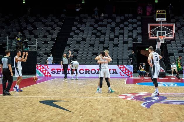 Basketball Split 04.07.2021 Olympia-Qualifikation FIBA Olympic Qualifying Tournament 2020 Finale Deutschland (GER) - Brasilien (BRA) Deutschland gewinnt das Spiel und qualifiziert sich fÂ¸r Tokyo Jubel Deutschland Maodo Lo (Deutschland, No.04) Joshiko Saibou (Deutschland, No.01) Nils Giffey (Deutschland, No.05) Moritz Wagner (Deutschland, No.13) vlnr.