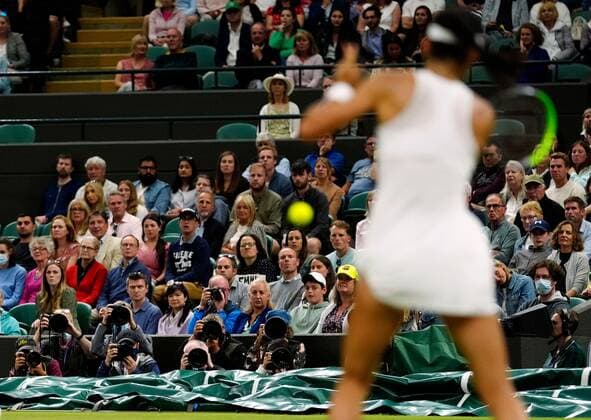 Mandatory Credit: Photo by Shutterstock (12196118jf) Photographers with their cameras pointed at Emma Raducanu during her fourth round match Wimbledon Tennis Championships, Day 7, The All England Lawn Tennis and Croquet Club, London, UK - 05 Jul 2021 Wimbledon Tennis Championships, Day 7, The All England Lawn Tennis and Croquet Club, London, UK - 05 Jul 2021  Copyright: xShutterstockx 12196118jf