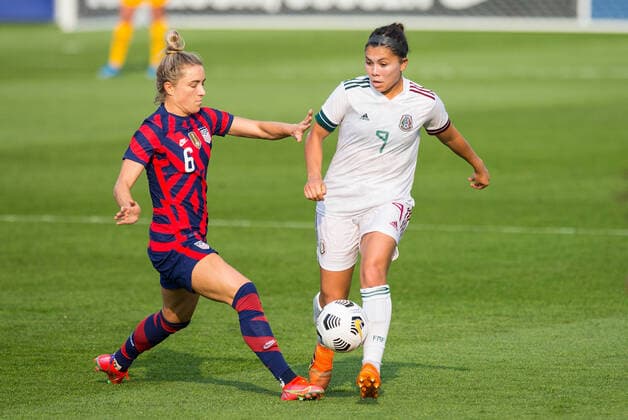 EAST HARTFORD, CT - JULY 05: United States midfielder Kristie Mewis (6) and Mexico forward Kiana Palacios (9) in action during an International Friendly, Länderspiel, Nationalmannschaft match between Mexico and United States on July 5 , 2021 at Pratt & Whitney Stadium at Rentschler Field in East Hartford, CT. (Photo by M. Anthony Nesmith Icon Sportswire) SOCCER: JUL 05 Women s - USA v Mexico Icon21070516