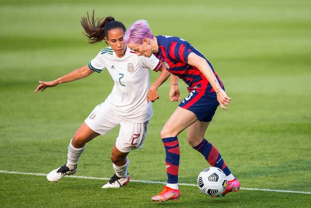 Sport Bilder des Tages EAST HARTFORD, CT - JULY 05: United States forward Megan Rapione (15) and Mexico defender Bianca Sierra (2) in action during an International Friendly, Länderspiel, Nationalmannschaft match between Mexico and United States on July 5 , 2021 at Pratt & Whitney Stadium at Rentschler Field in East Hartford, CT. (Photo by M. Anthony Nesmith Icon Sportswire) SOCCER: JUL 05 Women s - USA v Mexico Icon21070523