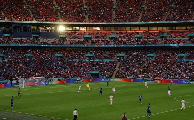 London, England, 6th July 2021. General view as the sun sets during the UEFA EURO, EM, Europameisterschaft,Fussball 2020 match at Wembley Stadium, London. Picture credit should read: David Klein Sportimage EDITORIAL USE ONLY. No use with unauthorised audio, video, data, fixture lists, club league logos or live services. Online in-match use limited to 120 images, no video emulation. No use in betting, games or single club league player publications. SPI-1093-0049