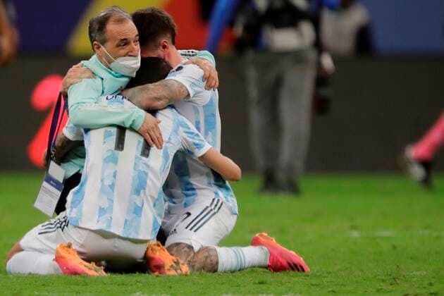Players from Argentina celebrate their victory over Colombia today, at the end of a match for the semifinals of the Copa America at the Mane Garrincha stadium in Brasilia, Brazil, 06 July 2021. Argentina - Colombia !ACHTUNG: NUR REDAKTIONELLE NUTZUNG!  Copyright: xJoedsonxAlvesx AME820 20210707-4e18184f759fb57245fc5efb39636ede5a2b60d4