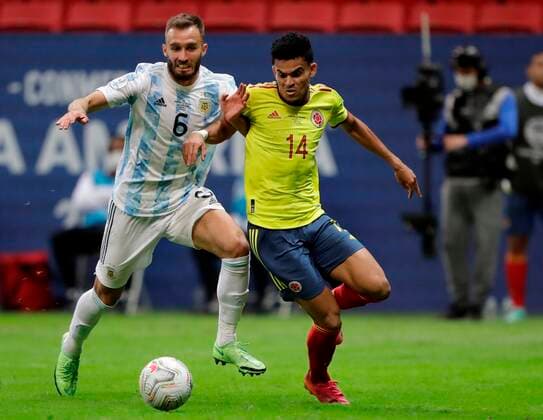 German Pezzella from Argentina disputes the ball today with Luis Diaz from Colombia, during a match for the semifinals of the Copa America at the Mane Garrincha stadium in Brasilia, Brazil, 06 July 2021. Argentina - Colombia !ACHTUNG: NUR REDAKTIONELLE NUTZUNG!  Copyright: xJoedsonxAlvesx AME769 20210707-2709a78955dac3289681fae42a8547f42e821332