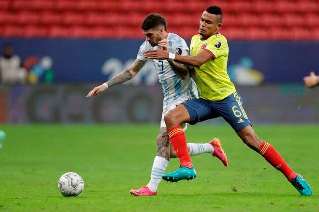Rodrigo De Paul from Argentina disputes the ball today with William Tesillo from Colombia, during a match for the semifinals of the Copa America at the Mane Garrincha stadium in Brasilia, Brazil, 06 July 2021. Argentina - Colombia !ACHTUNG: NUR REDAKTIONELLE NUTZUNG!  Copyright: xJoedsonxAlvesx AME720 20210707-576a85026d0d86781fff22d441425b459da2a222