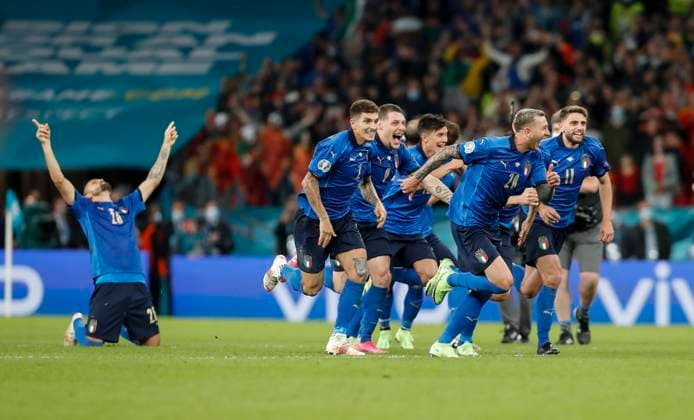 EURO 2021, Die Highlights Sport Bilder des Tages (210707) -- LONDON, July 7, 2021 -- Players of Italy celebrate after winning the semifinal between Italy and Spain at the UEFA EURO, EM, Europameisterschaft,Fussball 2020 in London, Britain, on July 6, 2021. ) (SP)BRITAIN-LONDON-FOOTBALL-UEFA EURO 2020-SEMIFINALS-ITALY VS SPAIN HanxYan 