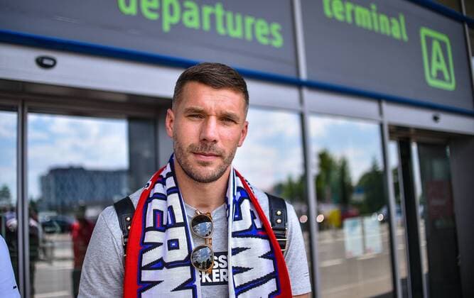 Bilder des Jahres 2021, Sport 07. Juli Sport Themen der Woche KW27 Fußball, Lukas Podolski wechselt zu Gornik Zabrze, Ankunft am Flughafen 2021.07.07 Pyrzowice Pilka nozna PKO Ekstraklasa sezon 2021 2022 Przylot Lukasza Podolskiego N z Lukasz Podolski, przylot, Lotnisko, powitanie, portret, osoba, pilkarz, nowy zawodnik, Gornik Zabrze Foto Rafal Rusek PressFocus 2021.07.07 Pyrzowice Football Polish PKO Ekstraklasa season 2021 2022 Lukas Podolski has arrived in Poland, he will play in the Polish league. He became a footballer from Gornik Zabrze. Przylot Lukasza Podolskiego Lukasz Podolski, przylot, Lotnisko, powitanie, portret, osoba, pilkarz, nowy zawodnik, Gornik Zabrze Credit: Rafal Rusek PressFocus NEWSPIX.PL --- Newspix.pl POLAND OUT!  20210707PF_RR0001
