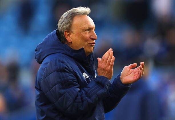 Fußball, Trainerhistorie Crystal Palace von 1905 bis heute Mandatory Credit: Photo by Kieran McManus BPI Shutterstock (10228237aj) Cardiff City manager Neil Warnock dejectedly applauds the Cardiff fans at full time Cardiff City v Crystal Palace, Premier League, Football, Cardiff City Stadium, Cardiff, UK - 04 May 2019 EDITORIAL USE ONLY No use with unauthorised audio, video, data, fixture lists (outside the EU), club league logos or live services. Online in-match use limited to 45 images (+15 in extra time). No use to emulate moving images. No use in betting, games or single club league player publications services. Cardiff City v Crystal Palace, Premier League, Football, Cardiff City Stadium, Cardiff, UK - 04 May 2019 EDITORIAL USE ONLY No use with unauthorised audio, video, data, fixture lists (outside the EU), club league logos or live services. Online in-match use limited to 45 images (+15 in extra time). No use to emulate moving images. No use in betting, games or Copyright: xKieranxMcManus BPI Shutterstockx 10228237aj