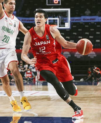 Sport Bilder des Tages Basketball: Japan-Hungary exhibition game for Olympics Yuta Watanabe (12) of Japan s Olympic basketball team plays during the second quarter of an exhibition game against Hungary on July 7, 2021, at Okinawa Arena in Okinawa, southern Japan. 