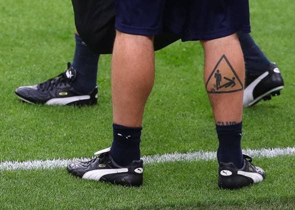 Mandatory Credit: Photo by Kieran McManus BPI Shutterstock (12198179eu) The tattooed leg of Italy coach Daniele De Rossi Italy v Spain, UEFA European Championship, EM, Europameisterschaft 2020, Semi Final, International Football, Wembley Stadium, London, UK - 6 July 2021 Italy v Spain, UEFA European Championship 2020, Semi Final, International Football, Wembley Stadium, London, UK - 6 July 2021  Copyright: xKieranxMcManus BPI Shutterstockx 12198179eu