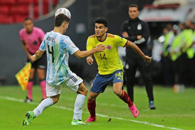 6th July 2021; Est& xe1;dio Man& xe9; Garrincha, Bras& xed;lia, DF, Brazil; Copa America Football tournament, Argentina versus Colombia; Gonzalo Montiel (Arg) takes on Luis D& xed;az (Col)  ActionPlus12303433 HeulerxAndrey
