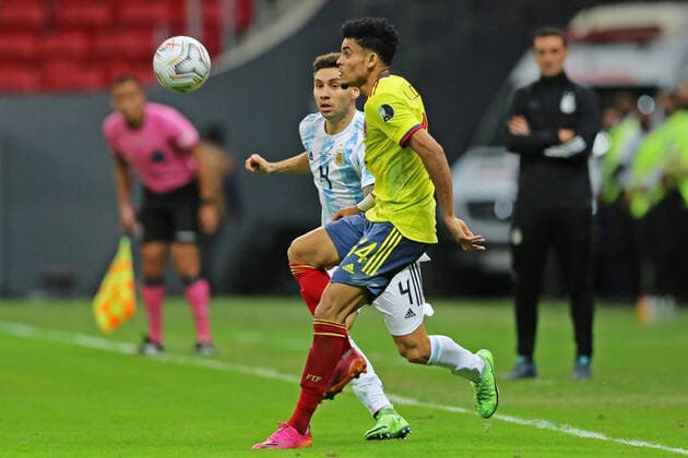 6th July 2021; Est& xe1;dio Man& xe9; Garrincha, Bras& xed;lia, DF, Brazil; Copa America Football tournament, Argentina versus Colombia; Gonzalo Montiel (Arg) and Luis D& xed;az (Col)  ActionPlus12303434 HeulerxAndrey
