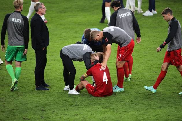 Simon Kjaer (D) dejectionat the England v Denmark UEFA EURO, EM, Europameisterschaft,Fussball 2020 Semi-Final match at Wembley Stadium, London, UK, on July 7, 2021. 
