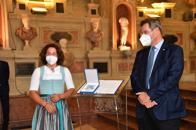 Laura Dahlmeier und Dr. Markus Söder (Bayerischer Ministerpräsident) Verleihung des Bayerischen Verdienstorden 2021 Ehrung, Auszeichnung Antiquarium Residenz München 08. Juli 2021