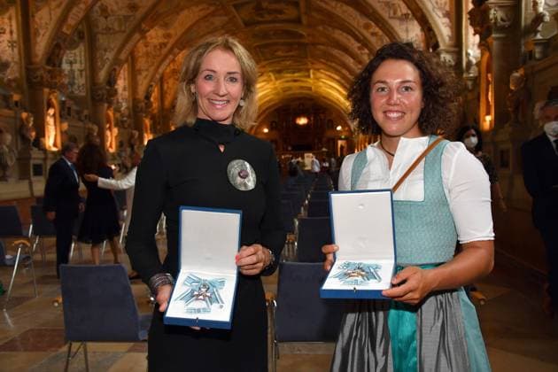 Michaela Gerg und Laura Dahlmeier Verleihung des Bayerischen Verdienstorden 2021 Ehrung, Auszeichnung Antiquarium Residenz München 08. Juli 2021 *** Michaela Gerg and Laura Dahlmeier Award of the Bavarian Order of Merit 2021 Honour, Award Antiquarium Residenz Munich 08 July 2021